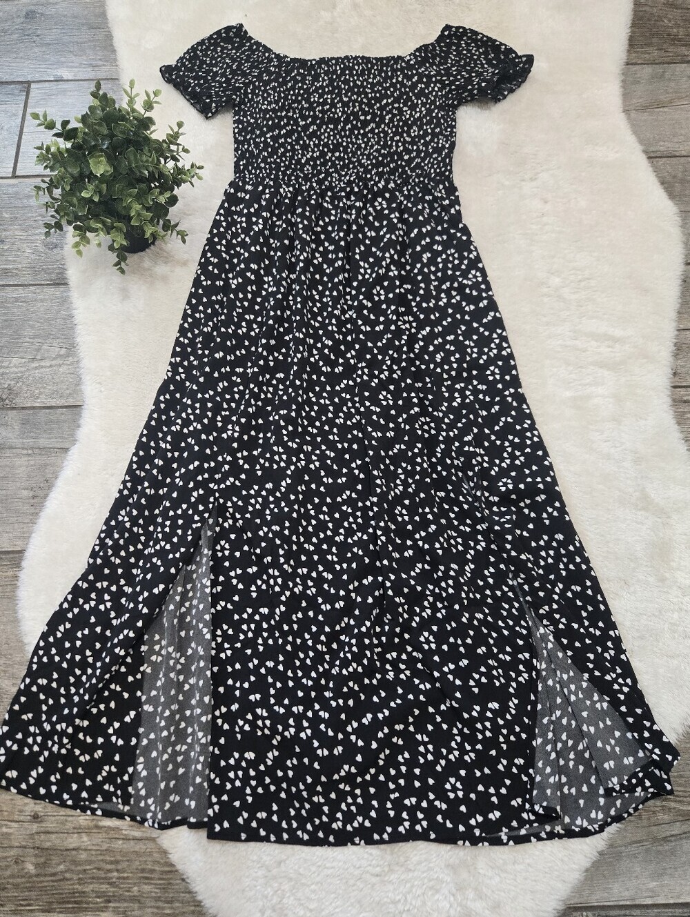 Umgee Black & white Ditsy Hearts Off-Shoulder Smocked Bodice Maxi Dress, S NWT
